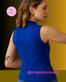 Blusa cavada, gola alta, sem mangas, modelagem T-shirt, conforto e versatilidade