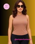 Blusa cavada, gola alta, sem mangas, modelagem T-shirt, conforto e versatilidade