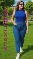 Blusa cavada, gola alta, sem mangas, modelagem T-shirt, conforto e versatilidade